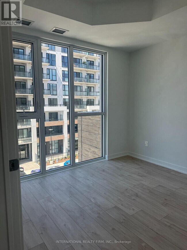 Photo du bâtiment - 760-760 Whitlock Ave