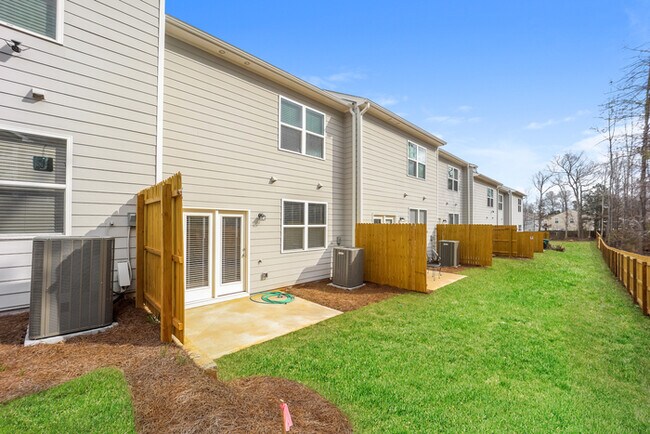 Building Photo - Fantastic 3bd/2ba home! Let yourself in!