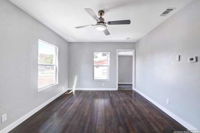 Building Photo - 843 Alametos-