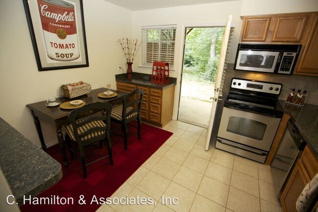 Building Photo - 2 br, 1 bath Apartment - 195 Sycamore Rd #E38
