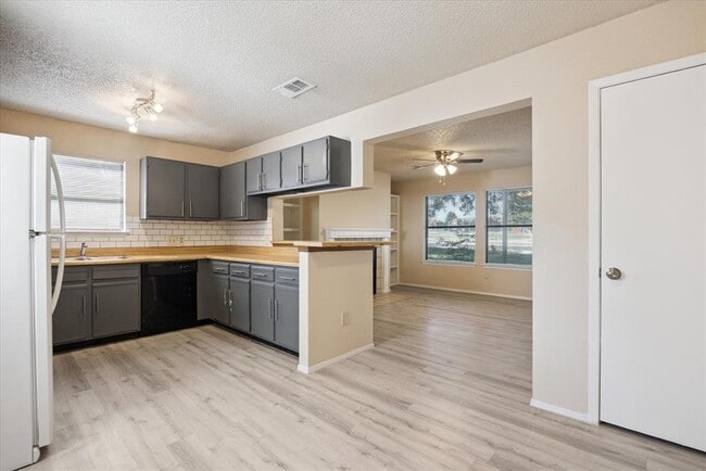 Building Photo - 2807 W Slaughter Ln