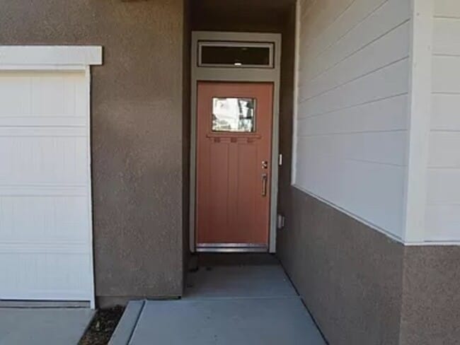 Building Photo - 2402 Urdaneta Way