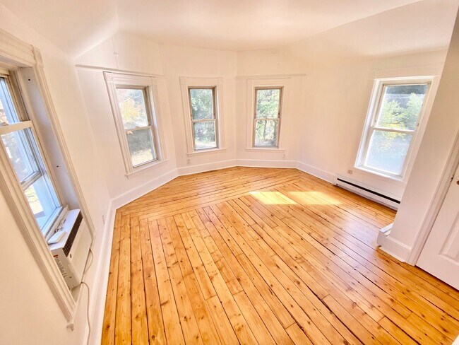Foto del edificio - 1 Bedroom Apartment in South Burlington VT...