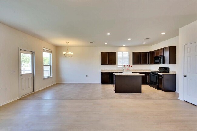 Foto del edificio - 7112 Longford Trail