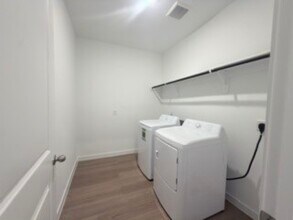 Building Photo - 1506 Splashing Wave Dr