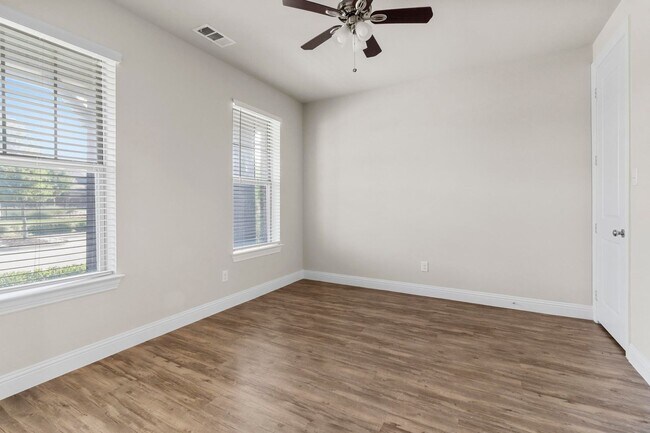Foto del edificio - Luxury Townhome in the heart of Frisco