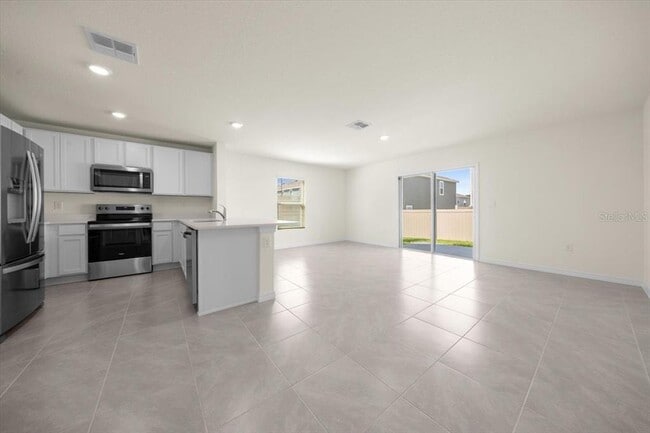 Building Photo - 6584 SW 81st Loop