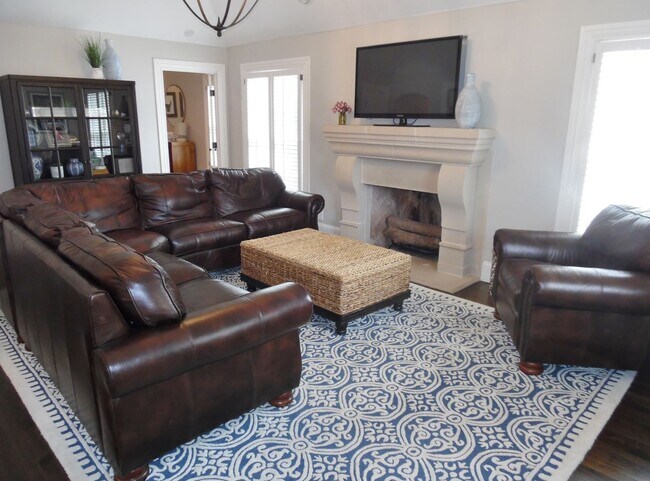 Foto del edificio - Adorable home just blocks from Colonial Co...