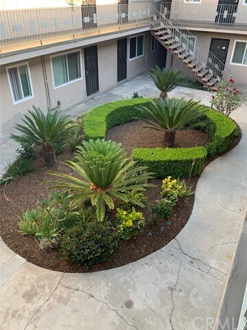 Foto del edificio - 12110 Downey Ave