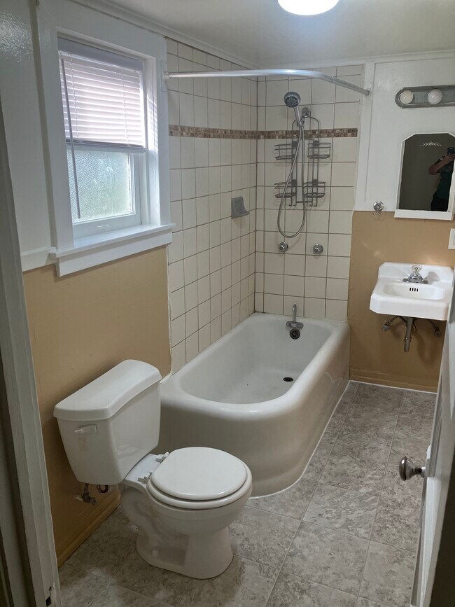 Foto del edificio - 430 S Shepherd St