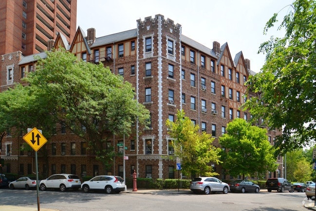Building Photo - Lenru Apartments