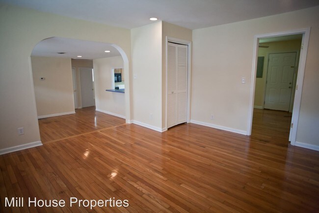 Foto del edificio - 611 Hillsborough St