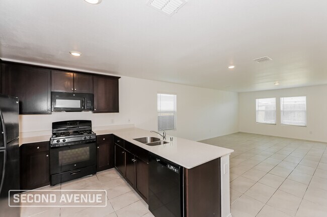 Foto del edificio - 6021 Determine Ln