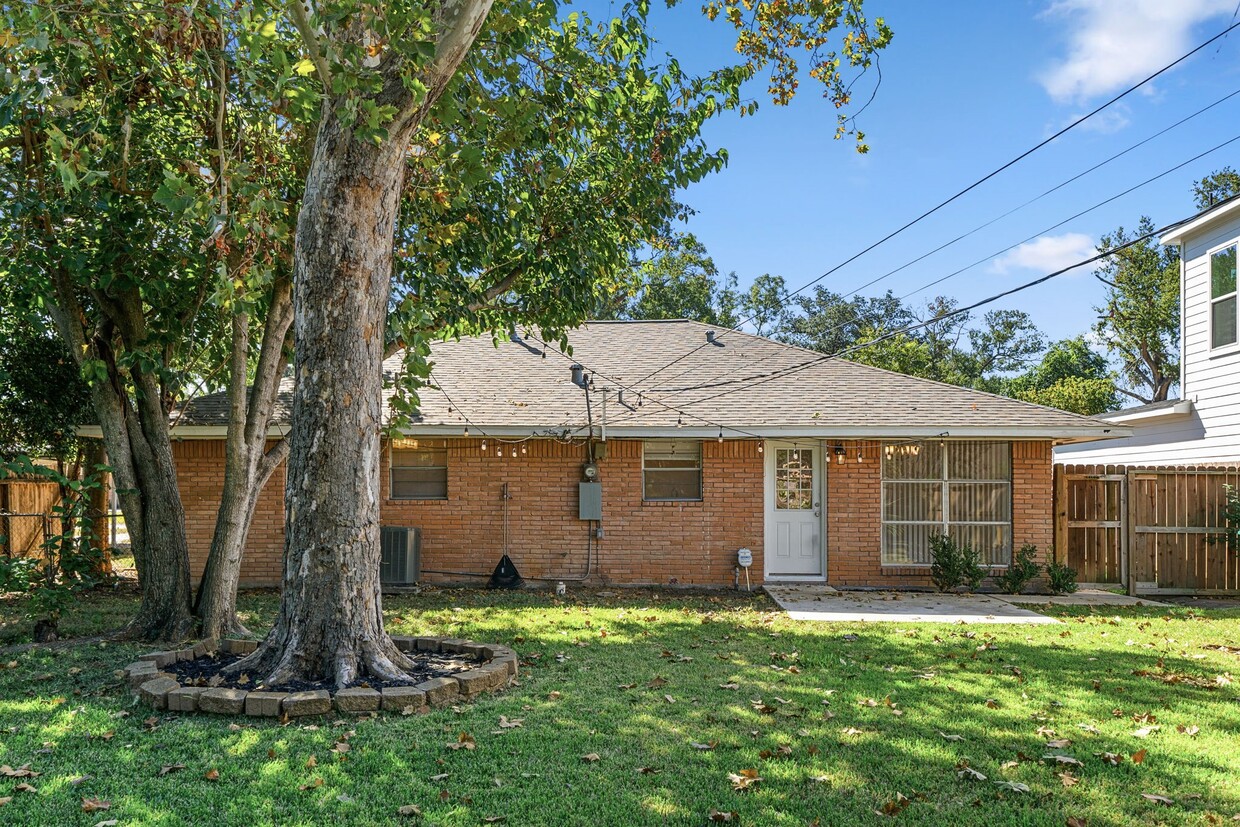 Foto del edificio - 9614 Long Branch Ln