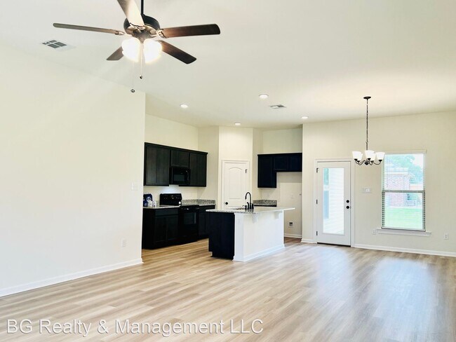 Building Photo - 3 br, 2 bath House - 204 Vagabond Way