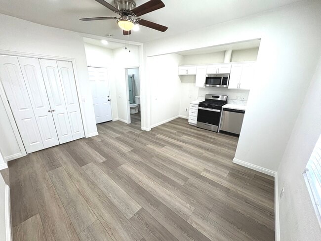 Building Photo - 106 S Pacific Ave