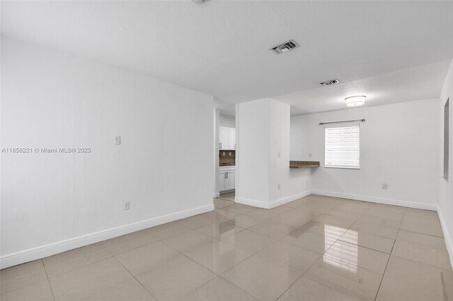 Foto del edificio - 13470 NW 16th Ave