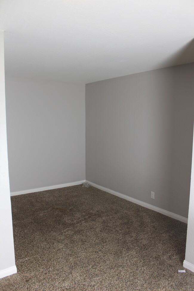 Den - 1085 Murrieta Boulevard