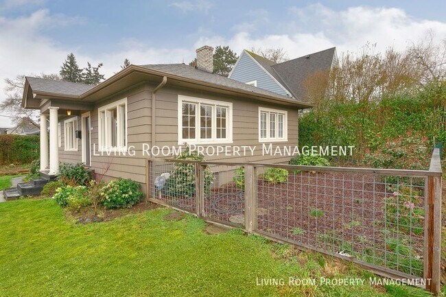 Foto del edificio - Charming Roseway Bungalow!
