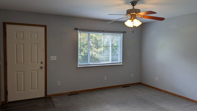 Building Photo - 514 9th Ave