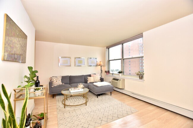 Foto del edificio - 3033 N Sheridan Rd