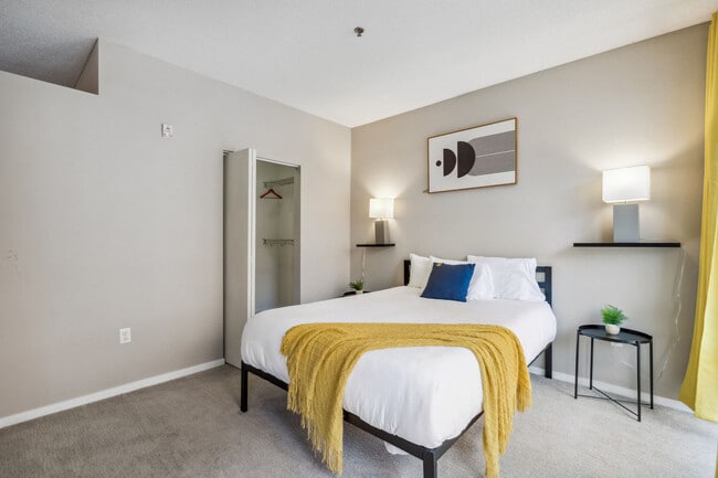 Building Photo - 616 Washington Ave S