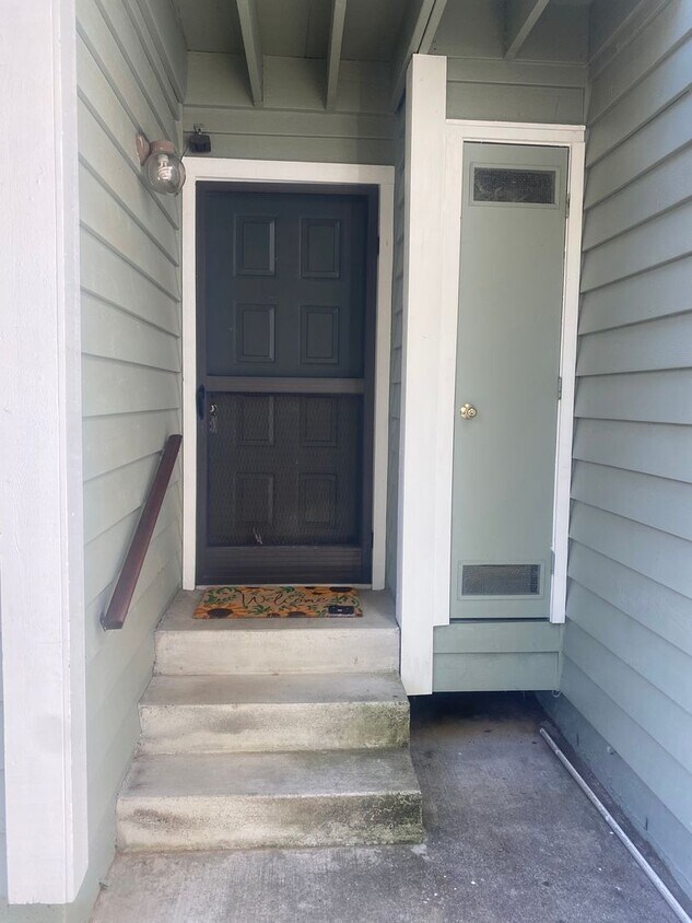 Primary Photo - New Flooring in this 2 bedroom 1 bathroom ...