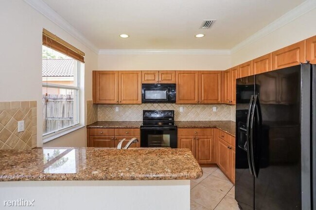 Foto del edificio - 3 br, 2.5 bath House - 2030 NE 14th Ct