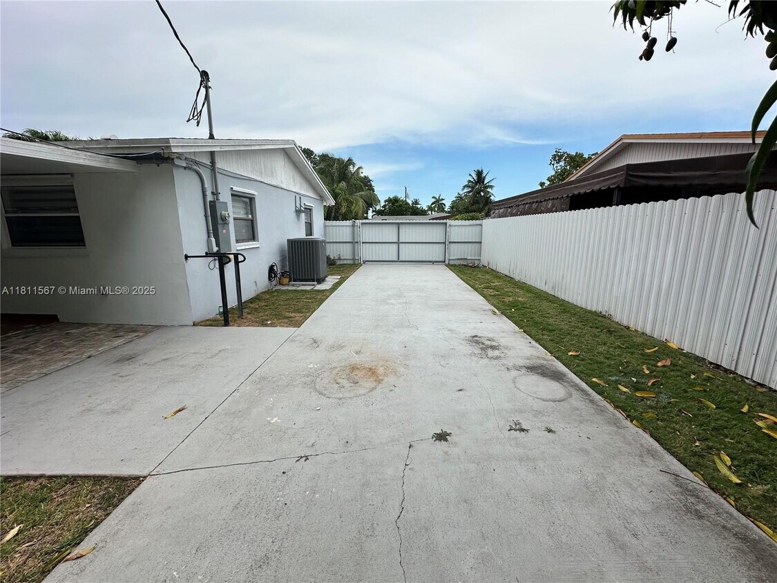 Foto principal - 15640 SW 102nd Pl