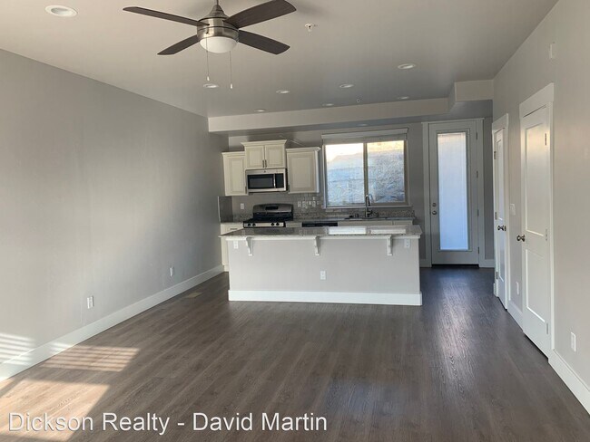 Building Photo - 2 br, 2.5 bath House - 700 Bluffs Court #101