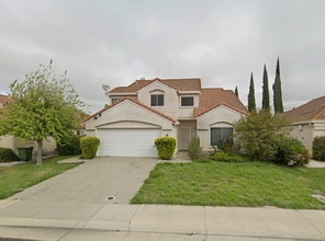 Building Photo - 4721 Mapleplain Ave