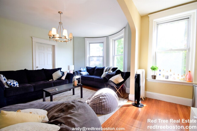 Building Photo - 184 Saint Paul St