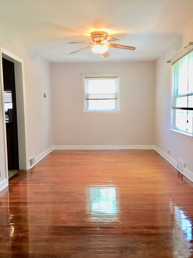Building Photo - Lovely 3-Bedroom Townhouse in Drexel Hill!...