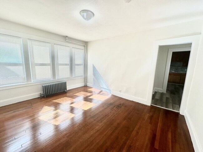 Photo - 76 Hall St Apartment