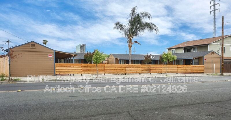 Primary Photo - 312 W Tregallas Rd