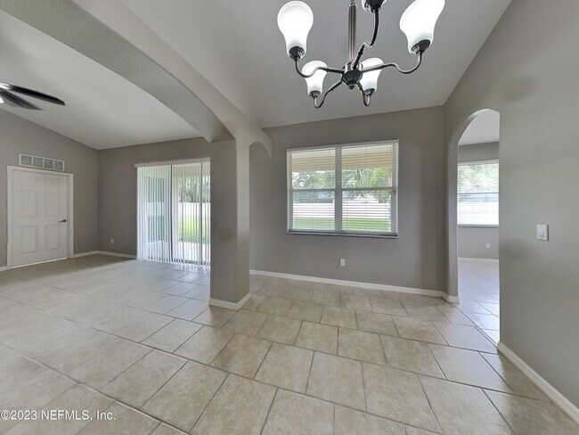 Building Photo - 24 Royal Palm Ln
