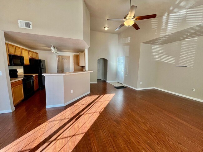 Building Photo - 2 bed 2 bath condo in First Creek Farms