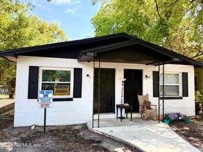 Building Photo - 3226 Rosselle St