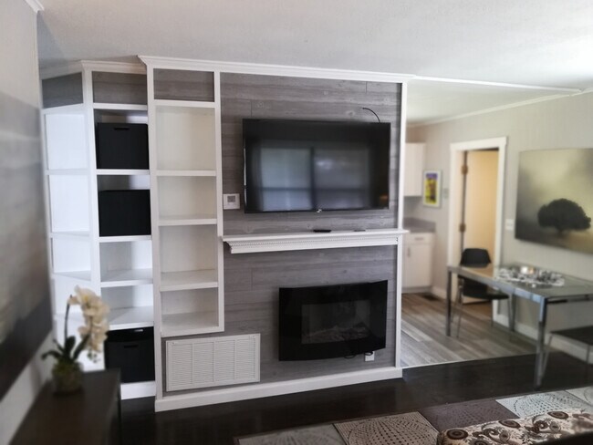 Sala de estar - 5101 Ives Ave