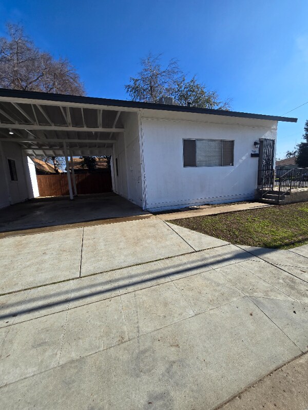 Building Photo - 7160 N Maroa Ave