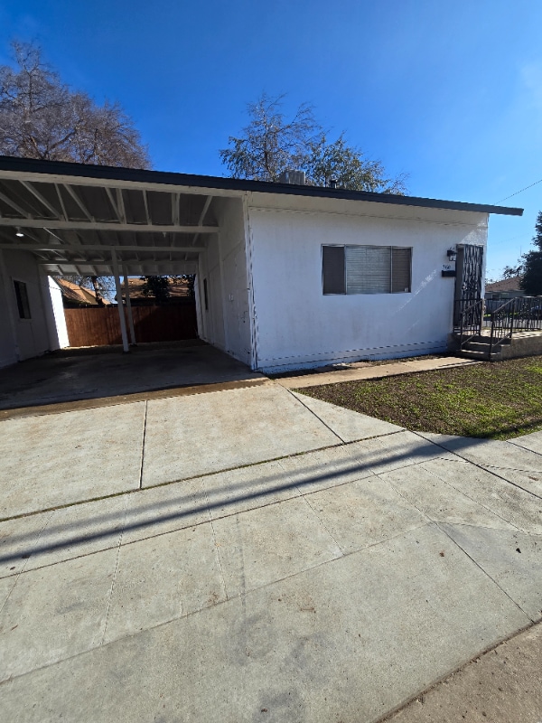 Foto del edificio - 7160 N Maroa Ave