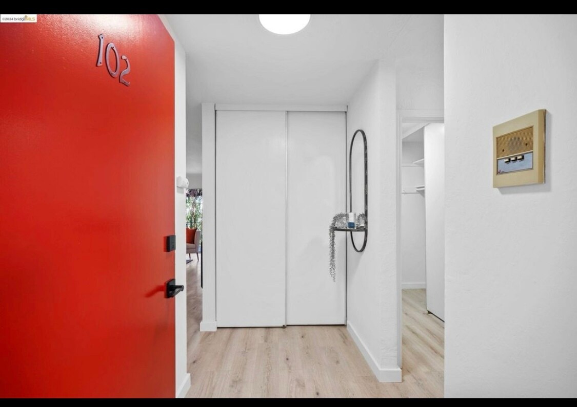 Foto principal - 3751 Harrison St