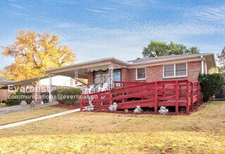 Building Photo - 1525 Matt Leonard Dr SW