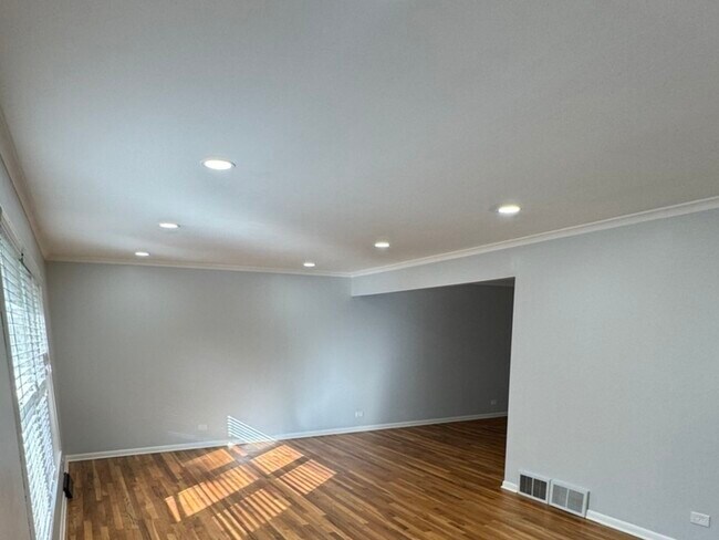 Foto del edificio - 1136 Laurel Ln