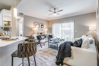 Building Photo - Vista 121