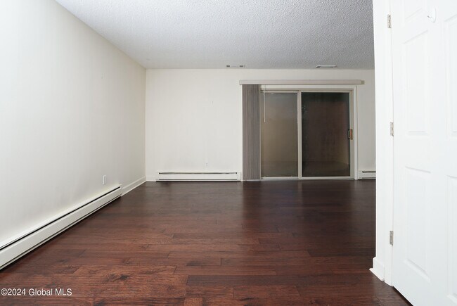 Building Photo - 7 Briarwood Terrace