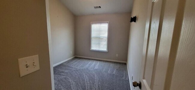 Foto del edificio - 45 Newnan Lakes Dr