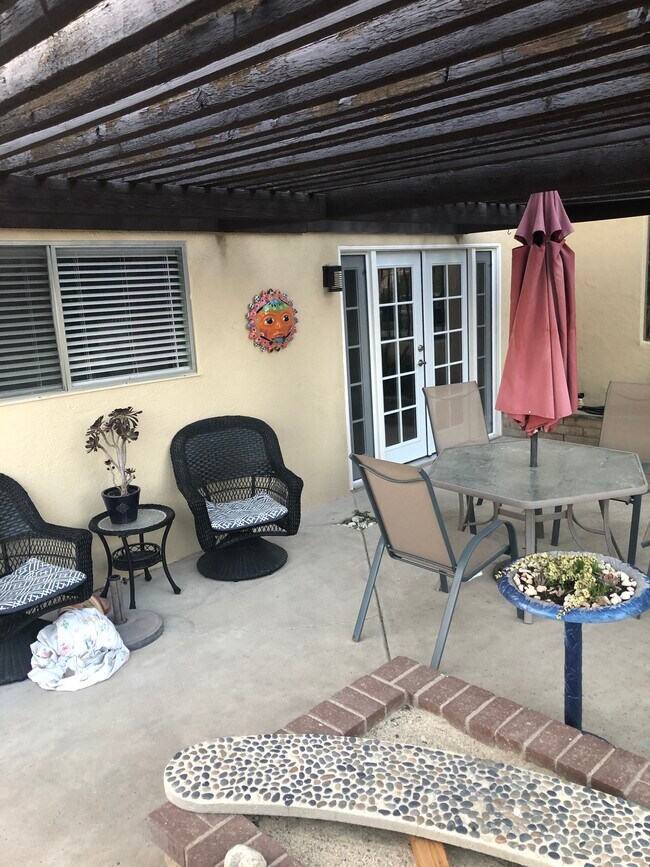 Patio separate entrance - 28800 Kenroy Ave