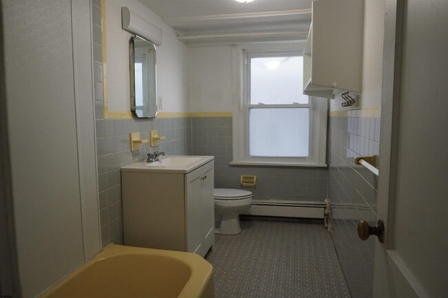Building Photo - 117 S Bartram Ave