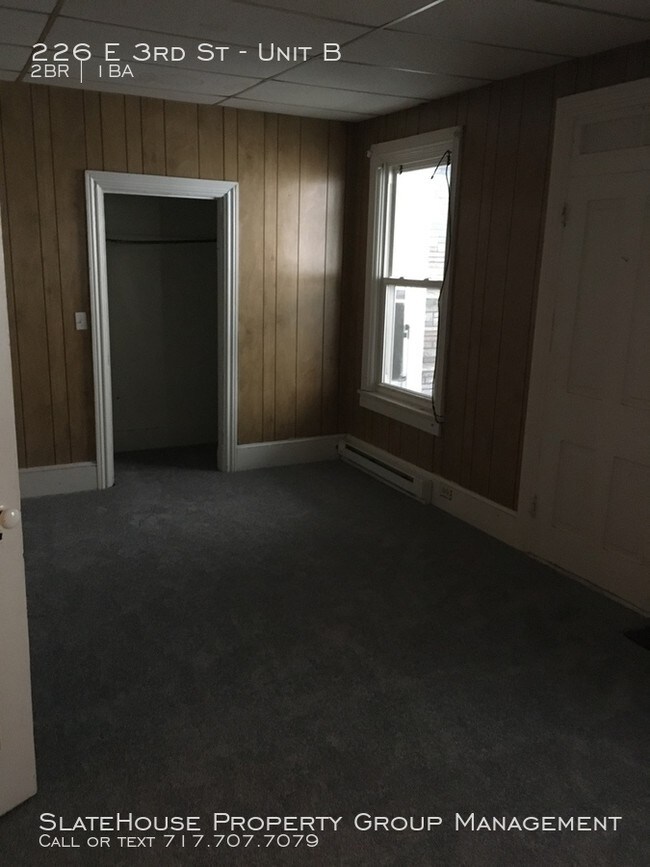 Foto del edificio - 226 E 3rd St